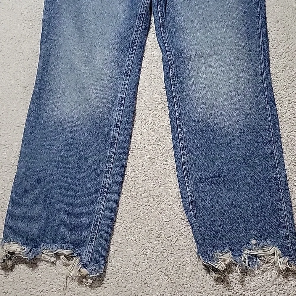 NWT- FREE PEOPLE -Stylish Blue Frayed Hem Cropped Jeans. Sz 26 - Picture 6 of 10
